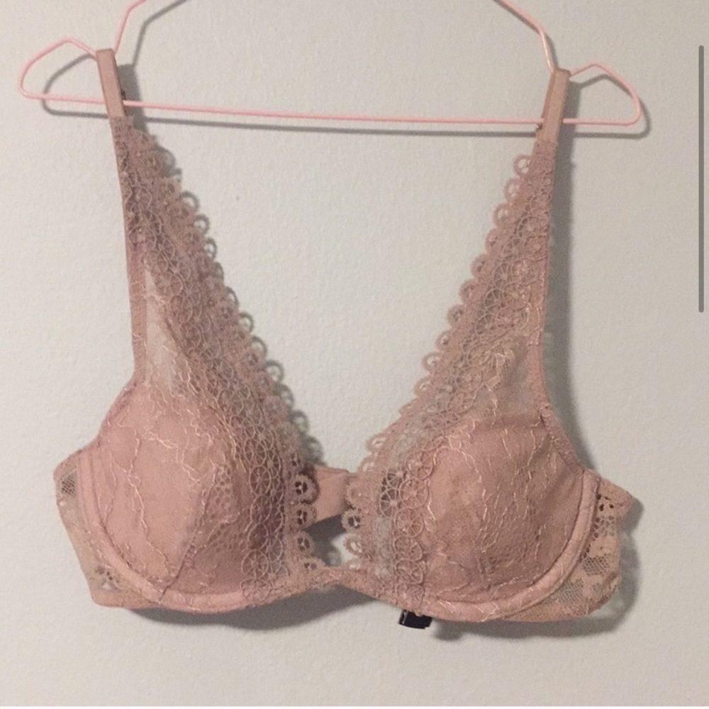 Victoria’s Secret plunge crochet bra NWOT